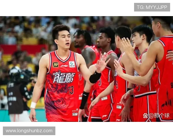 广州篮球队比赛经验引发热议球迷对战术选择和球员表现展开激烈讨论