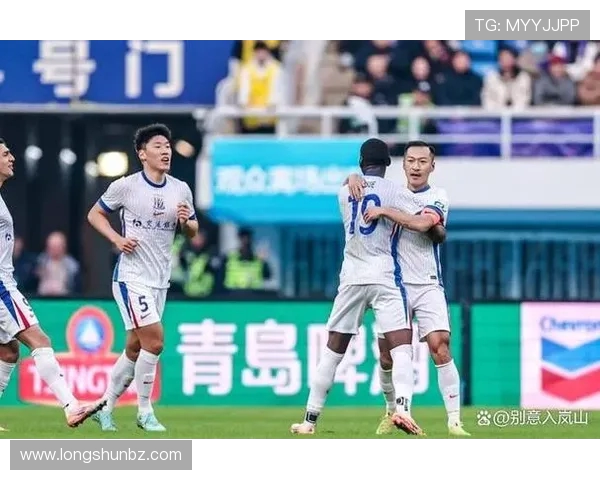 上港与申花激战正酣最终晋级之路谁能笑到最后