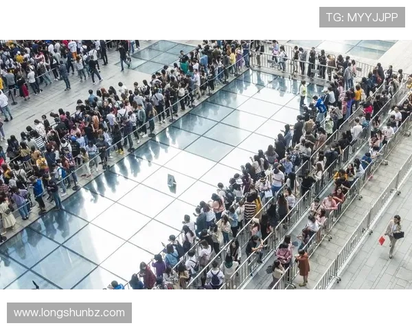 欧冠门票系统崩溃引发数万球迷排队长达12小时抢购热潮