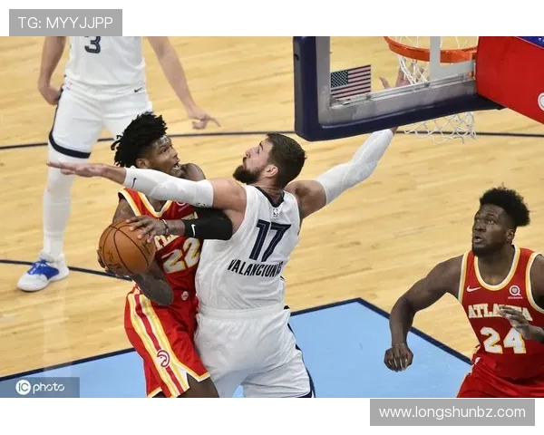 老鹰与灰熊小乌鸦的激烈对决展现篮球魅力与团队精神的巅峰时刻