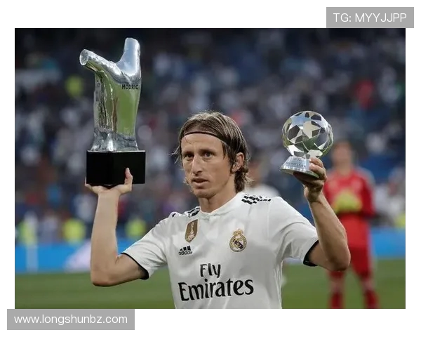 谢什科的传奇人生与足球梦想：从草根到顶尖球员的奋斗历程