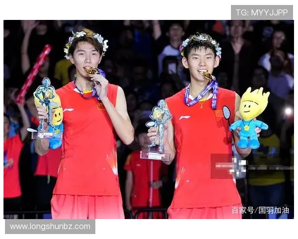 南京羽毛球队与深圳羽毛球队赛后复盘分析两队节奏与战术对比